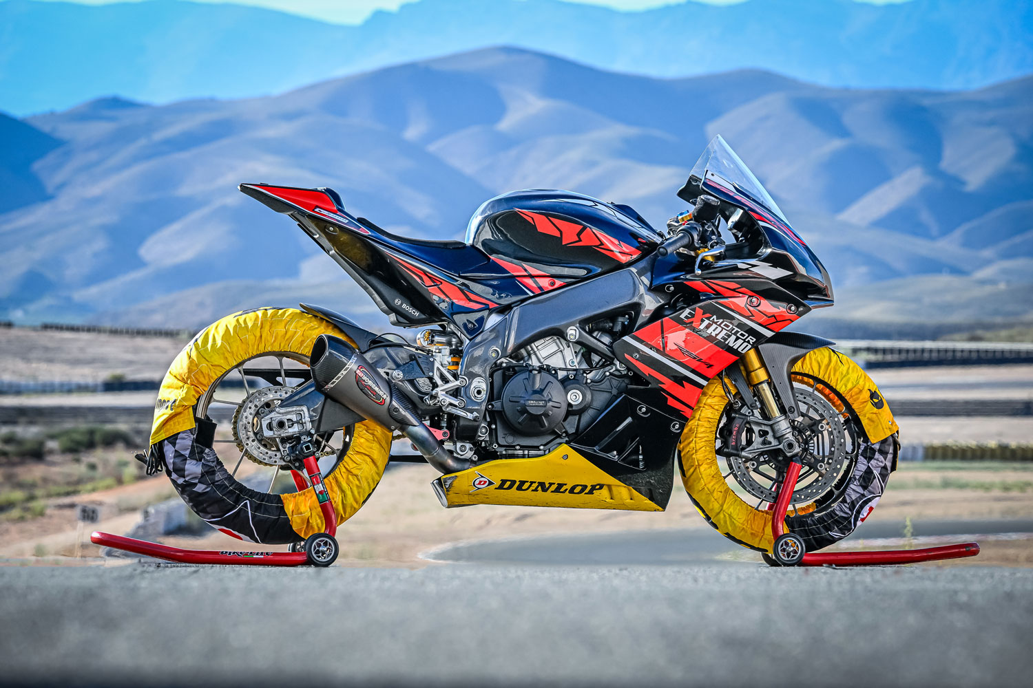 Alquiler moto Aprilia RSV4 1100 Factory 2019 - Motor Extremo